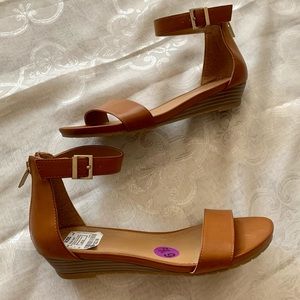 NEW KENNETH COLE ANKLE STRAP TAN SANDALS